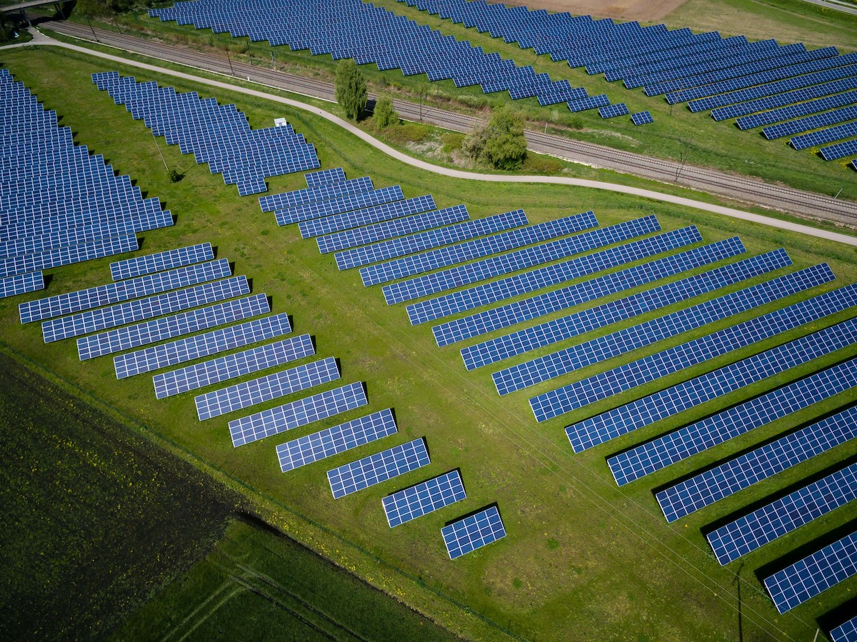 ¿merece la pena instalar placas solares?