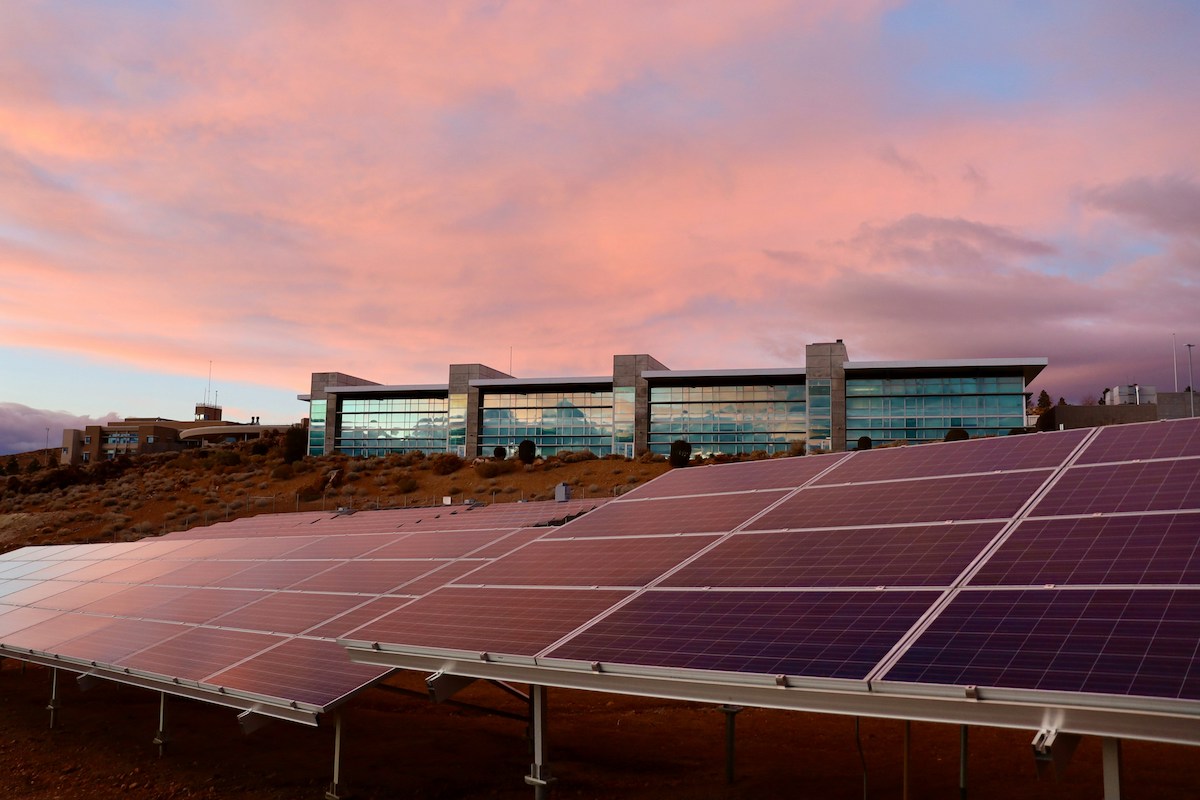 como se puede poner paneles solares en un piso